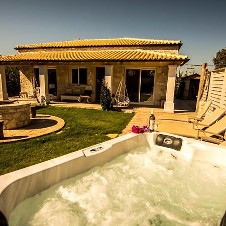 אגיוס גיורגיוס Villa Estia - Private Jacuzzi Next To The Beach מראה חיצוני תמונה