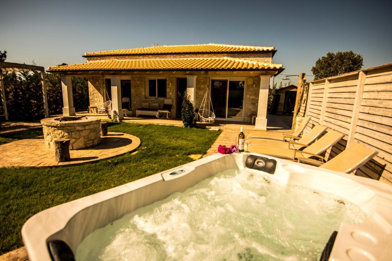 אגיוס גיורגיוס Villa Estia - Private Jacuzzi Next To The Beach מראה חיצוני תמונה